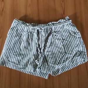 Linen shorts